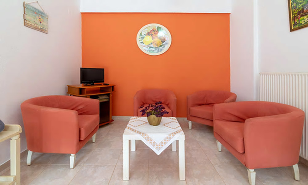 seat corner groundfloor apt